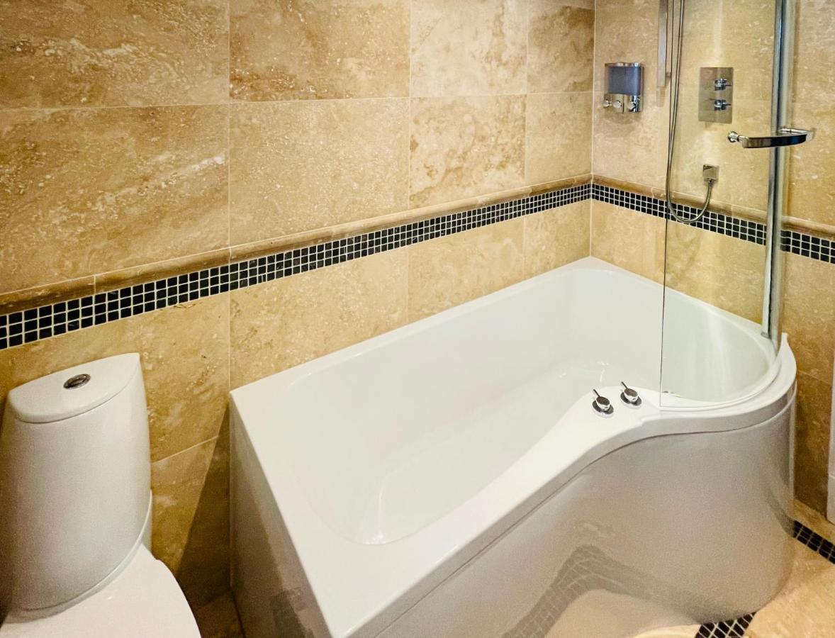 Stunning 2-Bed-2Bath Apt In Whitby With Parking Διαμέρισμα Εξωτερικό φωτογραφία