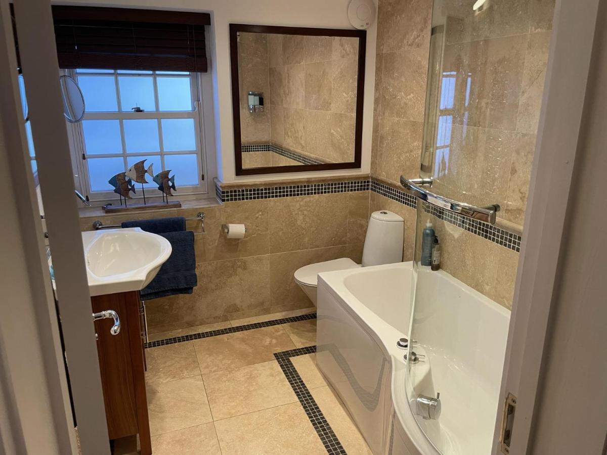 Stunning 2-Bed-2Bath Apt In Whitby With Parking Διαμέρισμα Εξωτερικό φωτογραφία